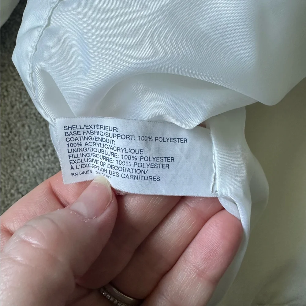 GAP Puffer Jacket in White - Picture 9 of 10